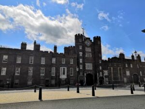 changing the guard tour - St James Palace