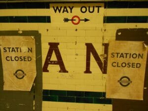 abandoned-tube-stations-london-aldwych platform