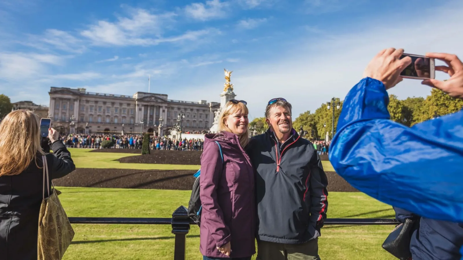 Photos outside Buckingham Palace